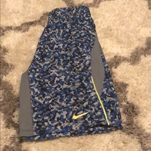 Boys M - Nike Dri-Fit shorts